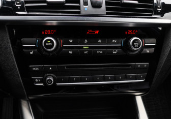 Подержанный автомобиль BMW X3 2017 года (18 фото)