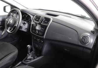 Подержанный автомобиль Renault Logan Sedan 2019 года (8 фото)