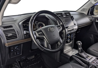 Подержанный автомобиль Toyota Land Cruiser Prado 2022 года (15 фото)