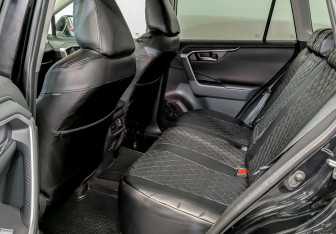 Подержанный автомобиль Toyota RAV4 2019 года (12 фото)