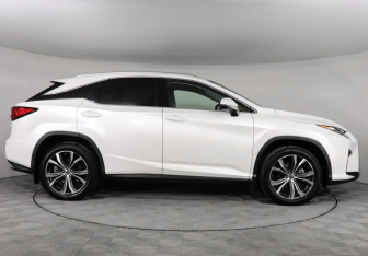 Подержанный автомобиль Lexus RX 2018 года (4 фото)