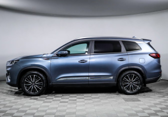 Подержанный автомобиль Chery Tiggo 8 Pro 2021 года (8 фото)