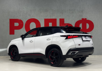 Подержанный автомобиль Omoda C5 2022 года (7 фото)