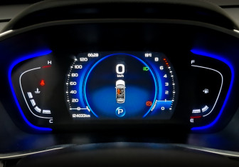 Подержанный автомобиль Geely Coolray 2022 года (13 фото)