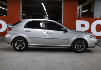 Подержанный автомобиль Chevrolet Lacetti Hatchback 2010 года (4 фото)