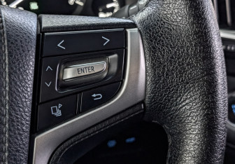 Подержанный автомобиль Toyota Land Cruiser Suv 2015 года (30 фото)