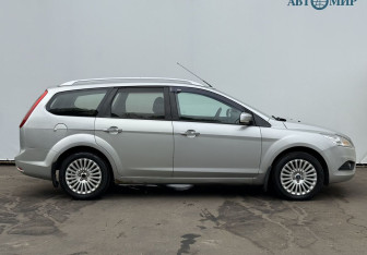 Подержанный автомобиль Ford Focus Wagon 2010 года (4 фото)