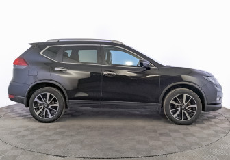 Подержанный автомобиль Nissan X-Trail 2021 года (4 фото)