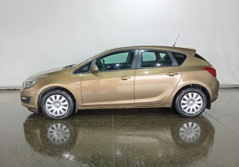 Подержанный автомобиль Opel Astra Hatchback 2014 года (8 фото)