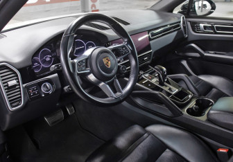 Подержанный автомобиль Porsche Cayenne 2019 года (17 фото)