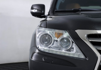 Подержанный автомобиль Lexus LX 2014 года (29 фото)