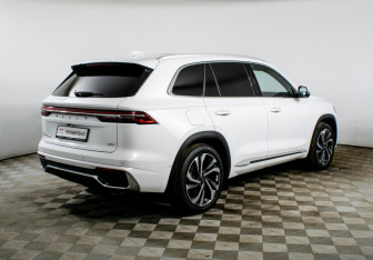 Подержанный автомобиль Geely Monjaro 2023 года (5 фото)