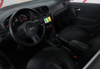 Подержанный автомобиль Volkswagen Polo Sedan 2014 года (7 фото)