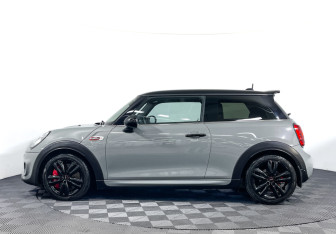 Подержанный автомобиль MINI Hatch 2017 года (8 фото)