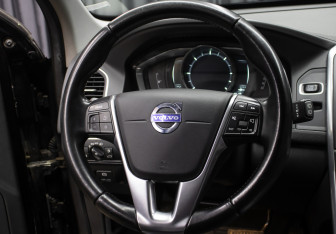Подержанный автомобиль Volvo XC60 2013 года (17 фото)