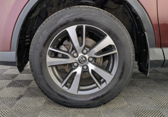Подержанный автомобиль Toyota RAV4 2019 года (18 фото)