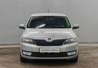 Подержанный автомобиль Skoda Rapid Liftback 2014 года (2 фото)