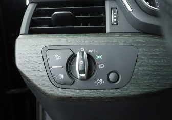 Подержанный автомобиль Audi A4 Sedan 2019 года (16 фото)