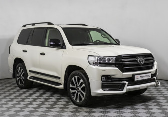 Подержанный автомобиль Toyota Land Cruiser Suv 2019 года (3 фото)