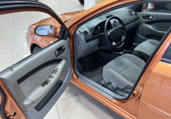 Подержанный автомобиль Chevrolet Lacetti Hatchback 2008 года (8 фото)