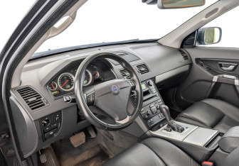 Подержанный автомобиль Volvo XC90 2013 года (17 фото)
