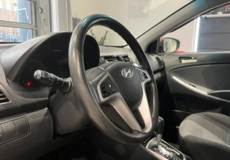 Подержанный автомобиль Hyundai Solaris Sedan 2011 года (11 фото)