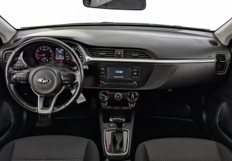 Подержанный автомобиль Kia Rio Hatchback 2021 года (13 фото)