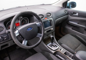 Подержанный автомобиль Ford Focus Sedan 2008 года (9 фото)