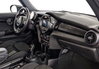 Подержанный автомобиль MINI Hatch 2019 года (13 фото)