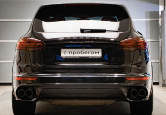 Подержанный автомобиль Porsche Cayenne 2015 года (5 фото)