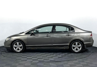 Подержанный автомобиль Honda Civic Sedan 2007 года (8 фото)