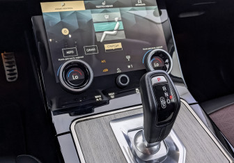 Подержанный автомобиль Land Rover Range Rover Evoque 2023 года (30 фото)