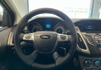 Подержанный автомобиль Ford Focus Hatchback 2013 года (13 фото)