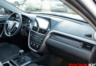 Подержанный автомобиль FAW Besturn X80 2019 года (7 фото)