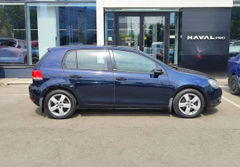 Подержанный автомобиль Volkswagen Golf Hatchback 2012 года (4 фото)