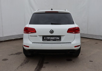 Подержанный автомобиль Volkswagen Touareg 2013 года (5 фото)
