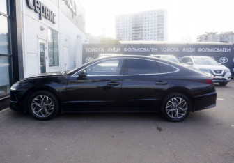 Подержанный автомобиль Hyundai Sonata 2019 года (8 фото)