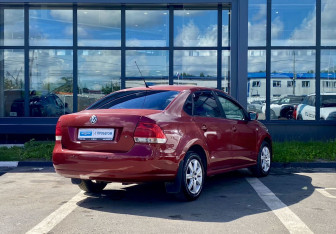 Подержанный автомобиль Volkswagen Polo Sedan 2012 года (5 фото)