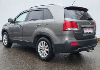 Подержанный автомобиль Kia Sorento 2010 года (7 фото)