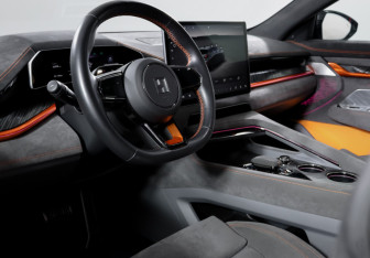 Подержанный автомобиль Zeekr 001 2023 года (14 фото)