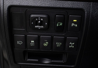 Подержанный автомобиль Toyota Land Cruiser Suv 2015 года (20 фото)