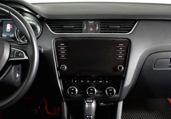 Подержанный автомобиль Skoda Octavia Wagon 2017 года (11 фото)