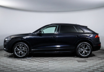 Подержанный автомобиль Audi Q8 2021 года (8 фото)