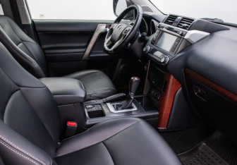 Подержанный автомобиль Toyota Land Cruiser Prado 2016 года (9 фото)