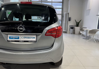 Подержанный автомобиль Opel Meriva 2012 года (8 фото)