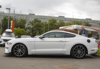 Подержанный автомобиль Ford Mustang Coupe 2020 года (8 фото)