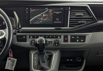 Подержанный автомобиль Volkswagen Caravelle 2022 года (15 фото)
