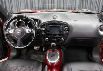 Подержанный автомобиль Nissan Juke 2011 года (13 фото)