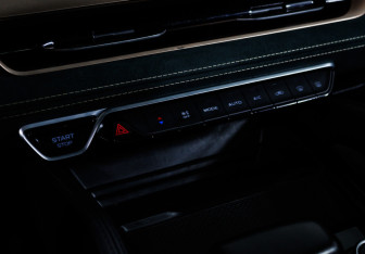 Подержанный автомобиль Geely Monjaro 2023 года (23 фото)