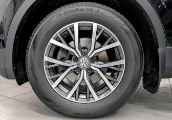 Подержанный автомобиль Volkswagen Tiguan 2019 года (18 фото)